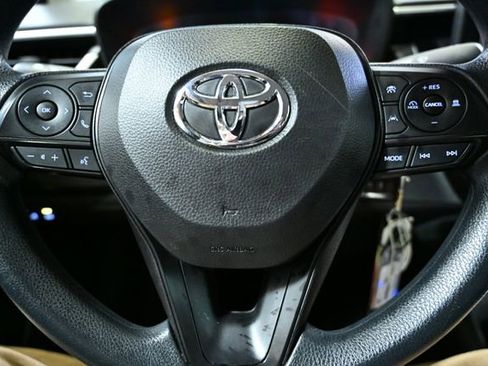 Used 2023 Toyota Corolla LE image 32