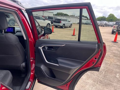 Used 2024 Toyota RAV4 LE AWD/4WD image 18