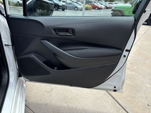 Used 2025 Toyota Corolla LE FWD image 30