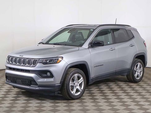Used 2023 Jeep Compass Latitude w/ Convenience Group AWD/4WD image 7