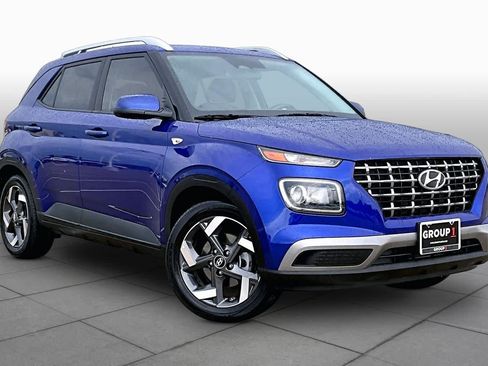 Certified 2025 Hyundai Venue SEL FWD image 3