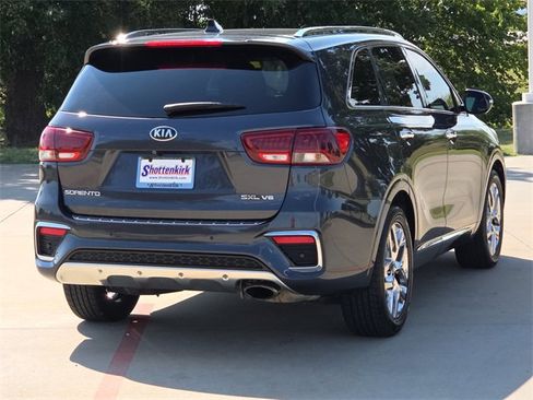 Used 2019 Kia Sorento SX image 8