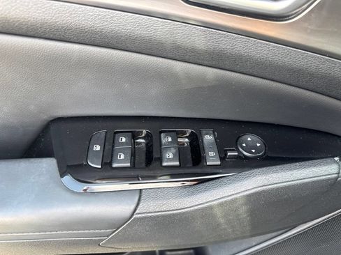Used 2025 Kia Sportage EX FWD image 13