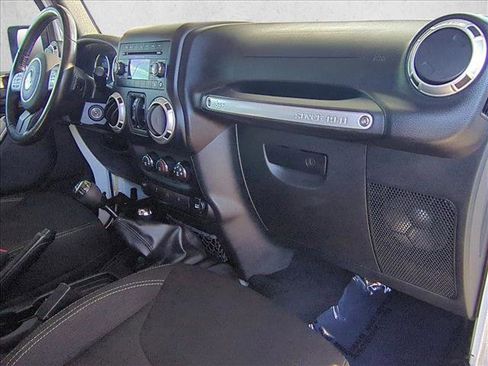 Used 2017 Jeep Wrangler Unlimited Rubicon w/ Connectivity Group image 20