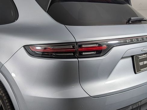 Certified 2023 Porsche Cayenne Platinum Edition image 16