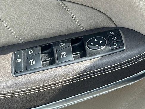 Used 2014 Mercedes-Benz GL 550 4MATIC image 32