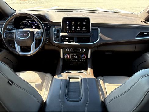 Used 2021 GMC Yukon XL SLT w/ SLT Premium Package image 4