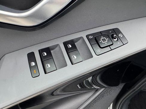 Used 2023 Kia Niro EX Touring image 15