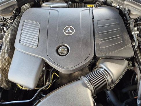 Used 2025 Mercedes-Benz GLC 300 image 21