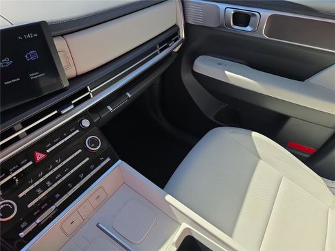 Used 2025 Hyundai Santa Fe SE image 28