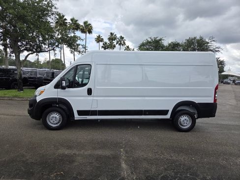 Used 2024 RAM ProMaster 2500 w/ Convenience Group FWD image 5
