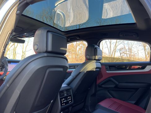 Certified 2025 Porsche Cayenne Coupe image 22