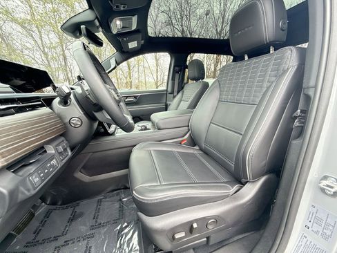 Used 2024 GMC Sierra EV Denali image 13