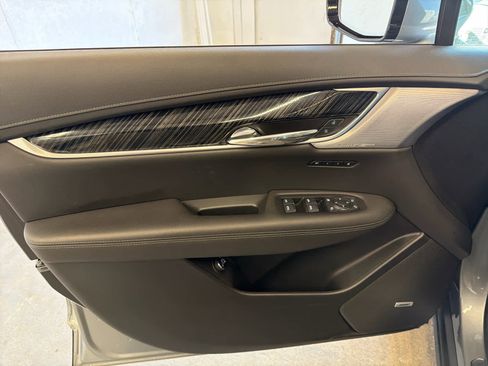Used 2025 Cadillac XT6 Premium Luxury image 18