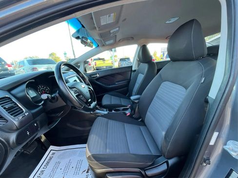 Used 2017 Kia Forte S FWD image 9