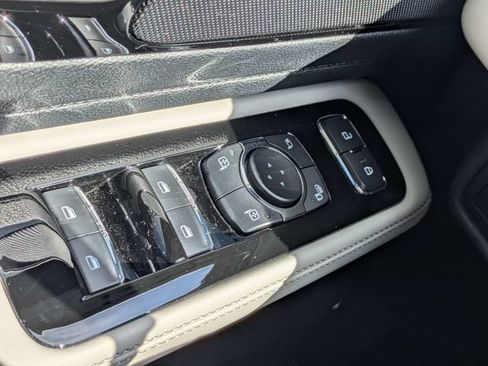 Used 2025 Lincoln Aviator 2WD image 23