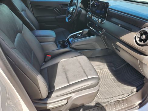 Used 2025 Chevrolet Colorado Trail Boss AWD/4WD image 19