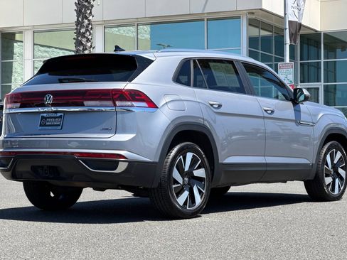 Used 2024 Volkswagen Atlas Cross Sport SE AWD/4WD image 4