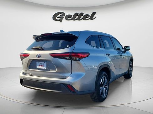 Used 2023 Toyota Highlander XLE FWD image 5