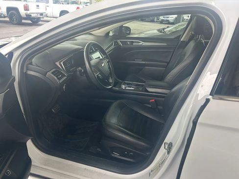 Used 2018 Ford Fusion SE FWD image 15