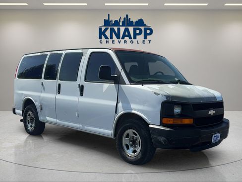 Used 2006 Chevrolet Express 1500 Passenger RWD image 6