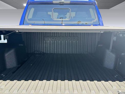 Used 2025 Toyota Tacoma Limited AWD/4WD image 27