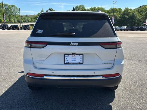 Used 2023 Jeep Grand Cherokee Laredo image 4