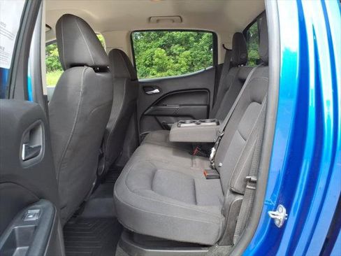 Used 2018 Chevrolet Colorado LT w/ LT Convenience Package RWD image 9
