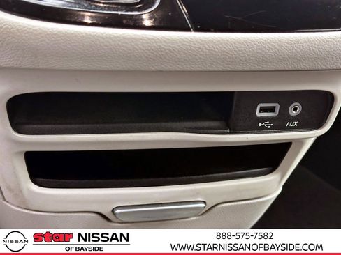 Used 2018 Chrysler Pacifica Touring-L image 24