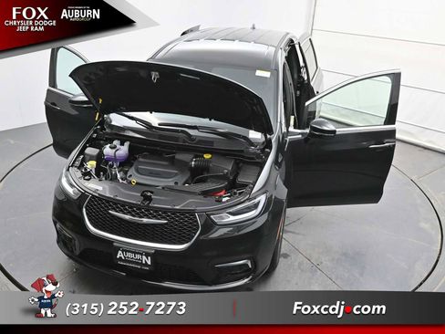 New 2026 Chrysler Pacifica Select AWD/4WD image 33