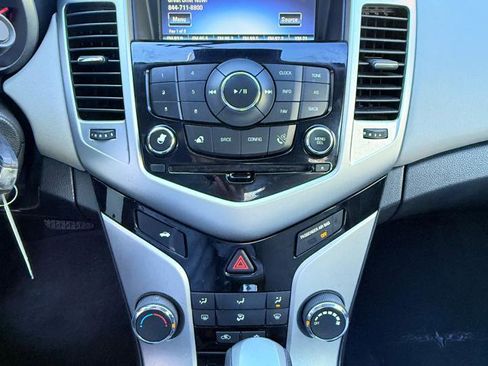 Used 2016 Chevrolet Cruze LT FWD image 18