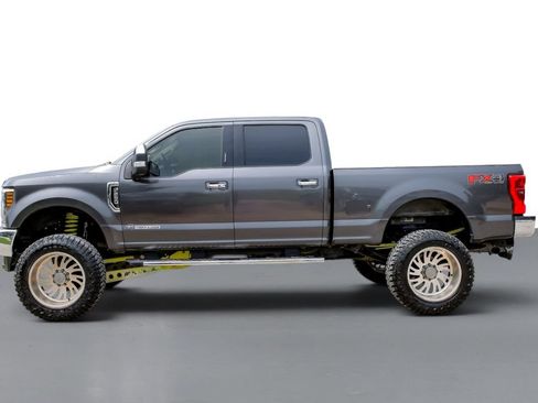 Used 2019 Ford F250 Lariat w/ Lariat Ultimate Package AWD/4WD image 9