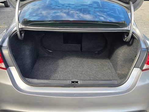 Used 2017 Chrysler 200 Limited Platinum FWD image 9