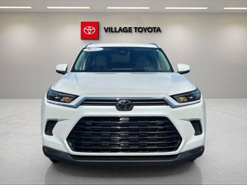 Certified 2024 Toyota Grand Highlander XLE FWD image 8