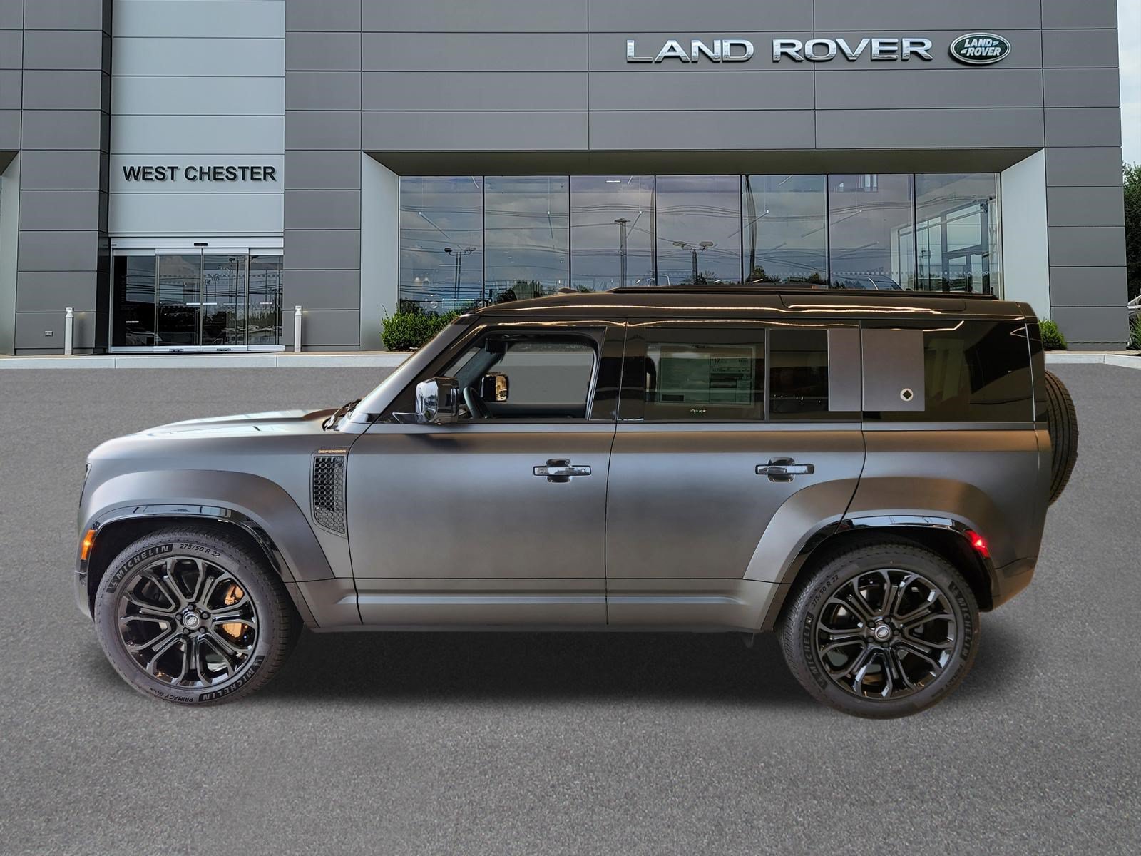 Used 2025 Land Rover Defender 110 AWD/4WD image 5