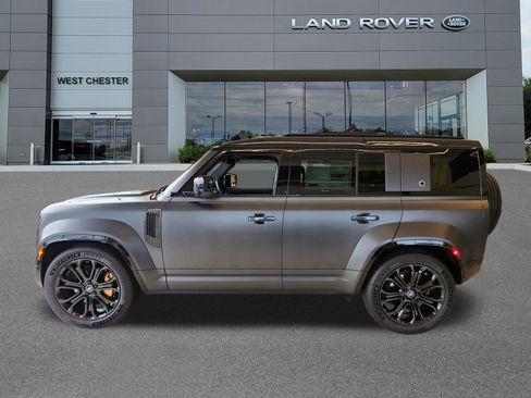 Used 2025 Land Rover Defender 110 AWD/4WD image 5