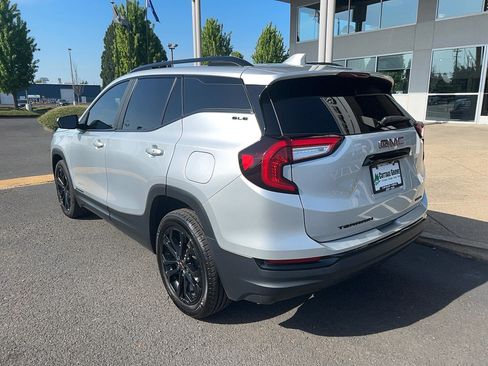 Used 2022 GMC Terrain SLE w/ Driver Convenience Package AWD/4WD image 10