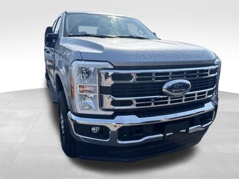 Used 2023 Ford F350 XLT AWD/4WD image 6