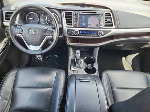 Used 2015 Toyota Highlander XLE AWD/4WD image 13