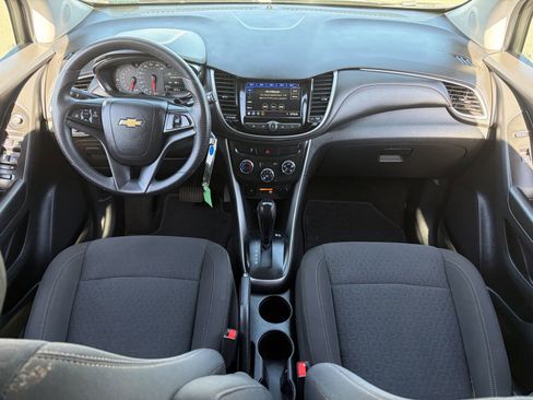 Used 2022 Chevrolet Trax LS w/ Tint and Cruise Package AWD/4WD image 16