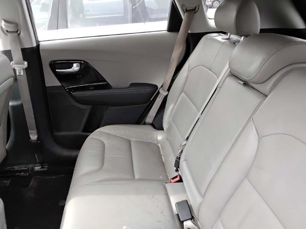Used 2018 Kia Niro Touring FWD image 11