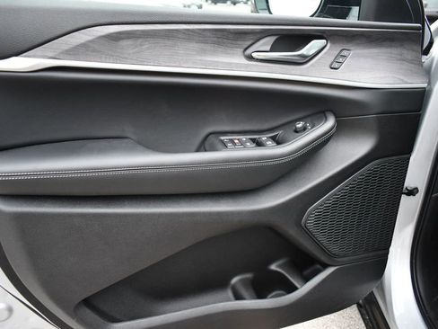 New 2025 Jeep Grand Cherokee L Limited AWD/4WD image 13