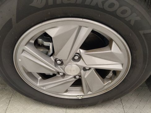 Used 2025 Hyundai Elantra SE FWD image 31