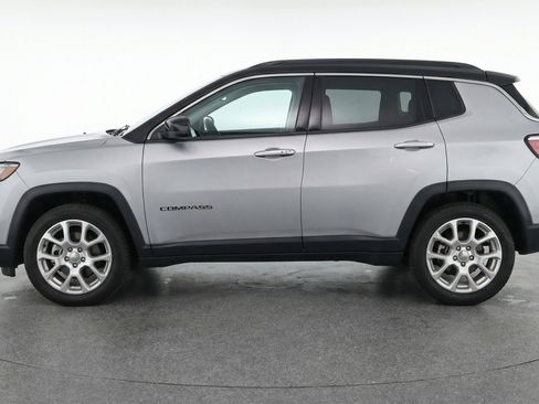 Used 2025 Jeep Compass Limited AWD/4WD image 5