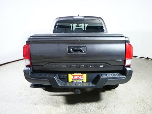 Used 2017 Toyota Tacoma TRD Sport w/ Tow Package (A/T) AWD/4WD image 6