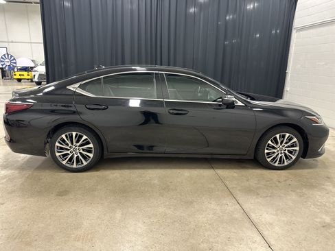 Used 2019 Lexus ES 350 w/ Premium Package image 11
