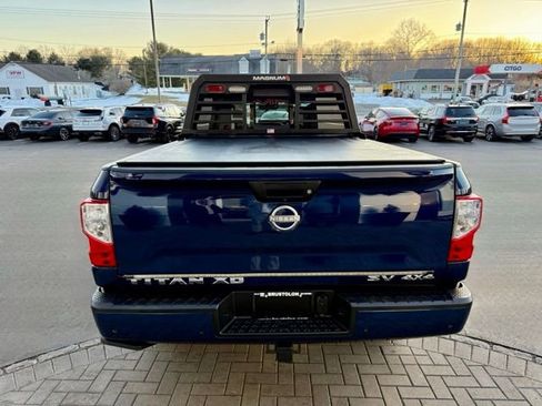 Used 2023 Nissan Titan SV w/ SV Convenience Package image 10
