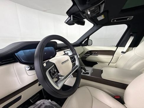New 2026 Land Rover Range Rover Long Wheelbase SE AWD/4WD image 17