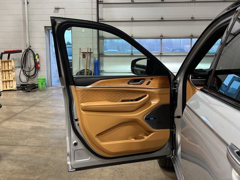 Used 2021 Jeep Grand Cherokee L Summit image 10