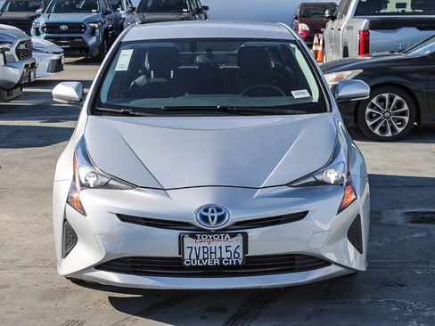 Used 2016 Toyota Prius Four image 2